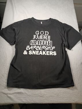 God Family Graffiti Barbershop & Sneakers Black Graphic T Shirt XL Streetwear